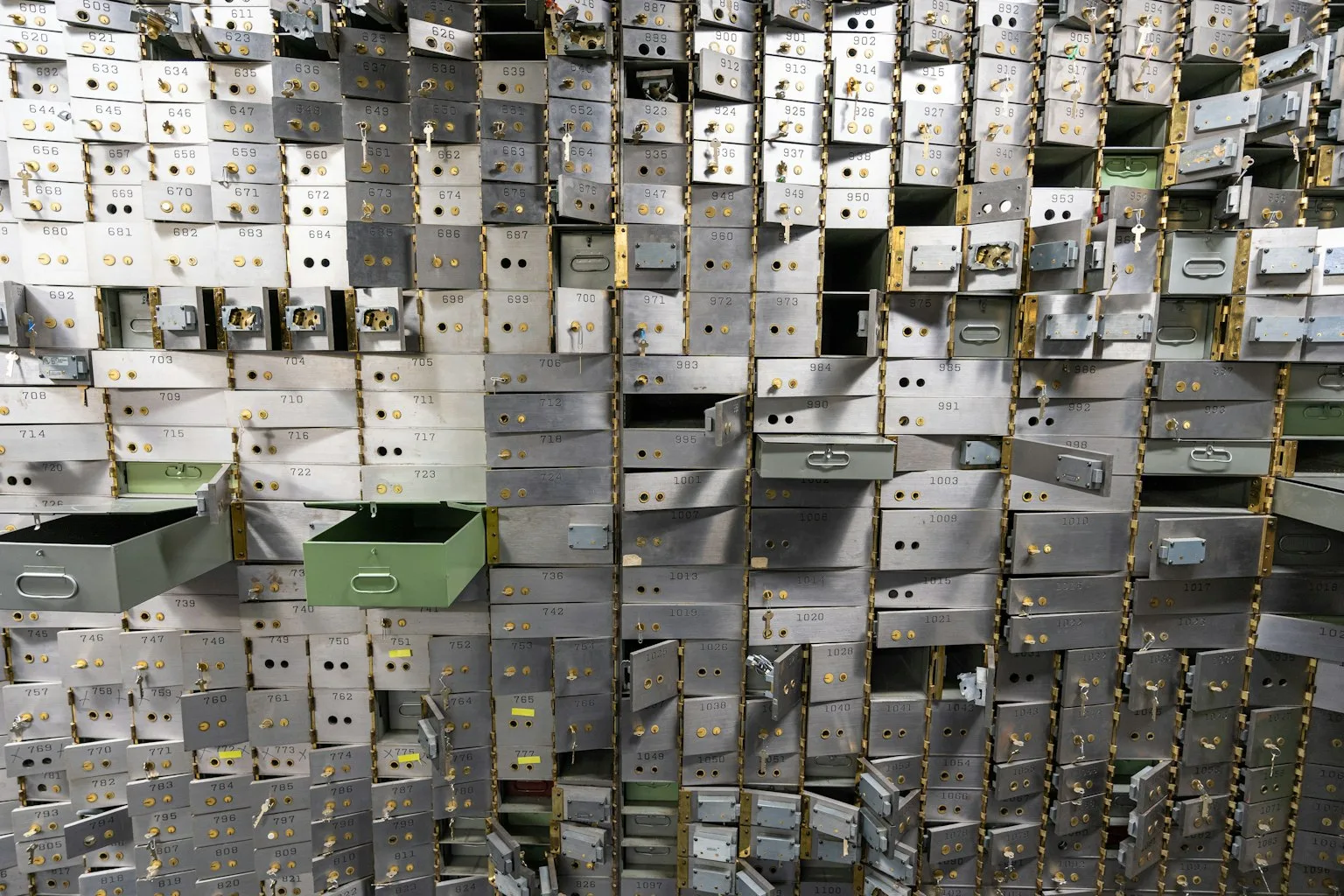 Bank Safe Deposit Box in Qatar: Access, What Happens If the Holder Dies and Unpaid Rent