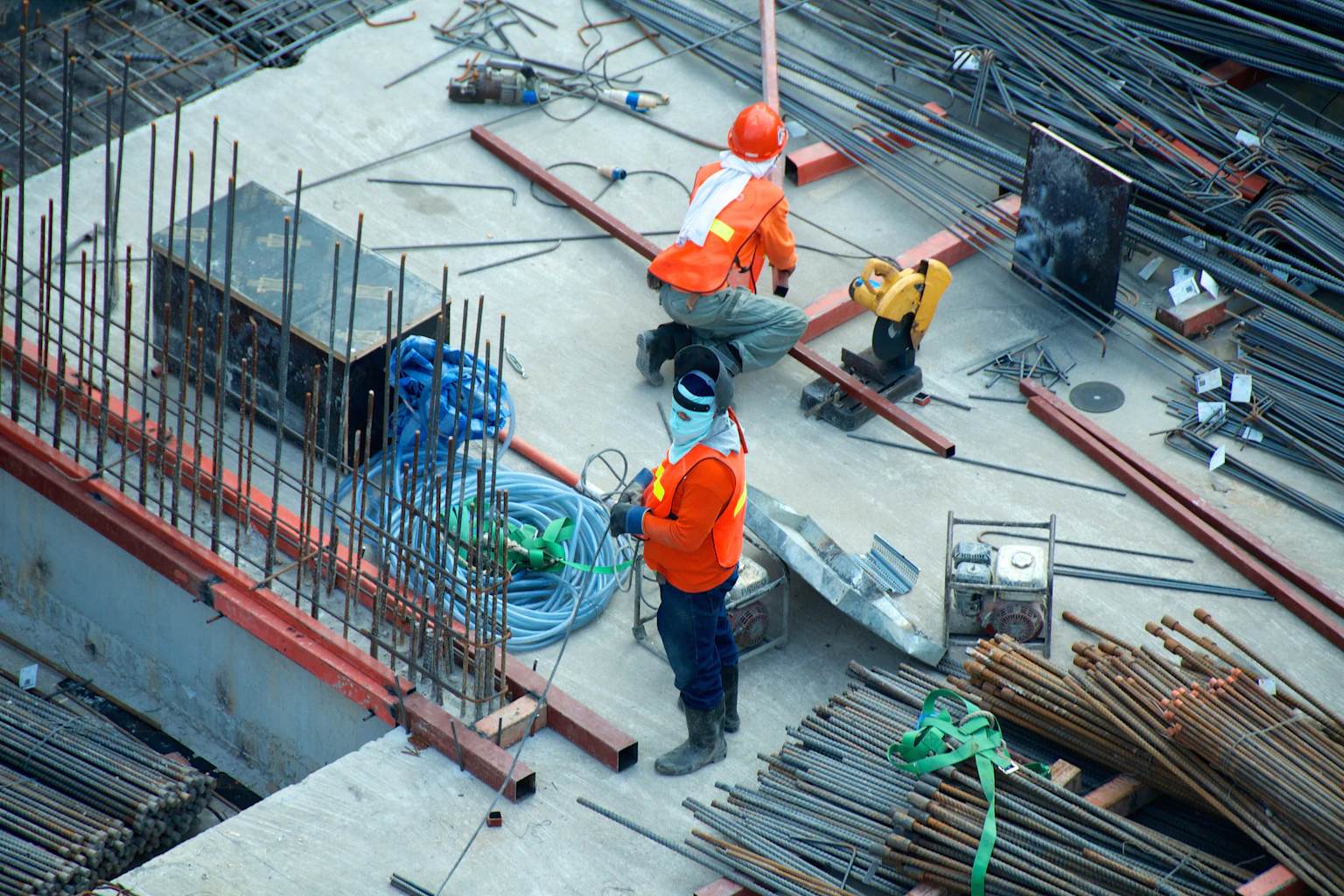 Employer Housing, Transport and Water at Remote Work Sites in Qatar