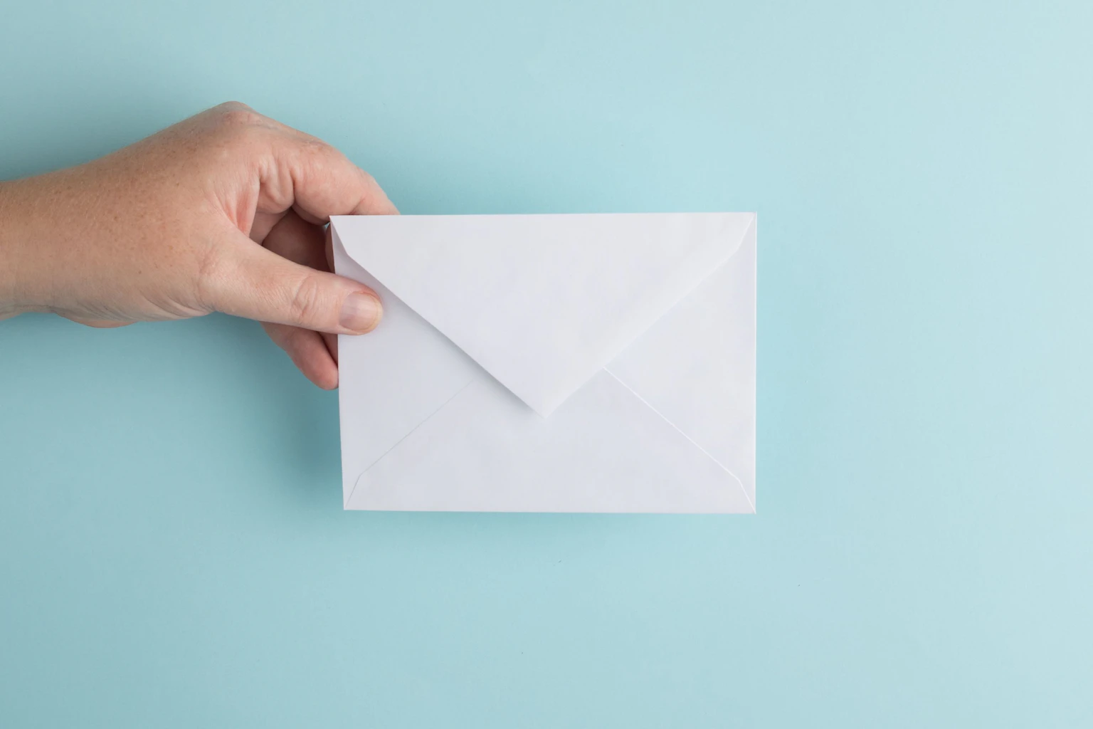 A written notice letter in an envelope