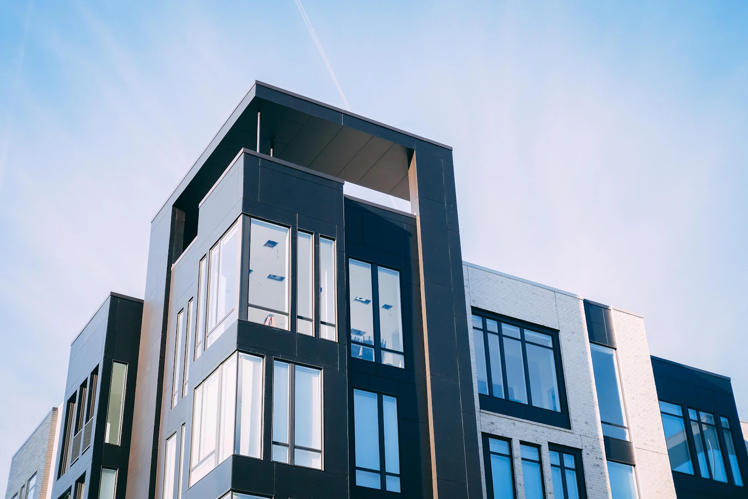 Qatar Mortgage Calculator for Expats: Monthly Payment and Salary Needed