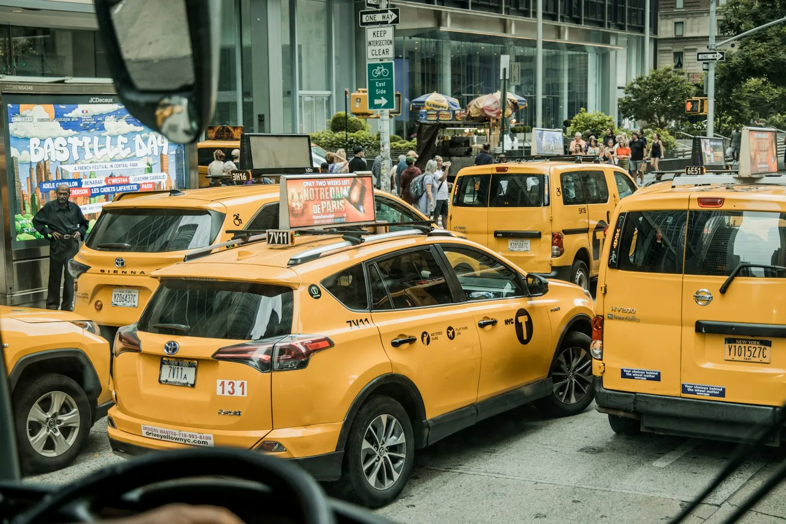 Who Can Register or Drive a Taxi, Limousine or Truck in Qatar? What the Traffic Law Says